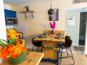 Nice 2 bedroom Apt by UF & Shands